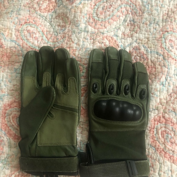 New green knuckle gloves - Picture 2 of 5